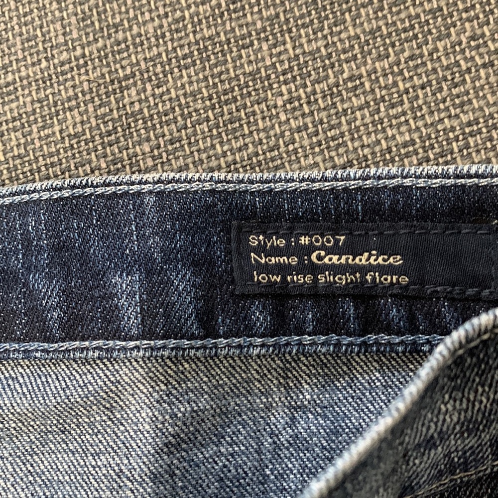Distressed jeans - Picture 7 of 10